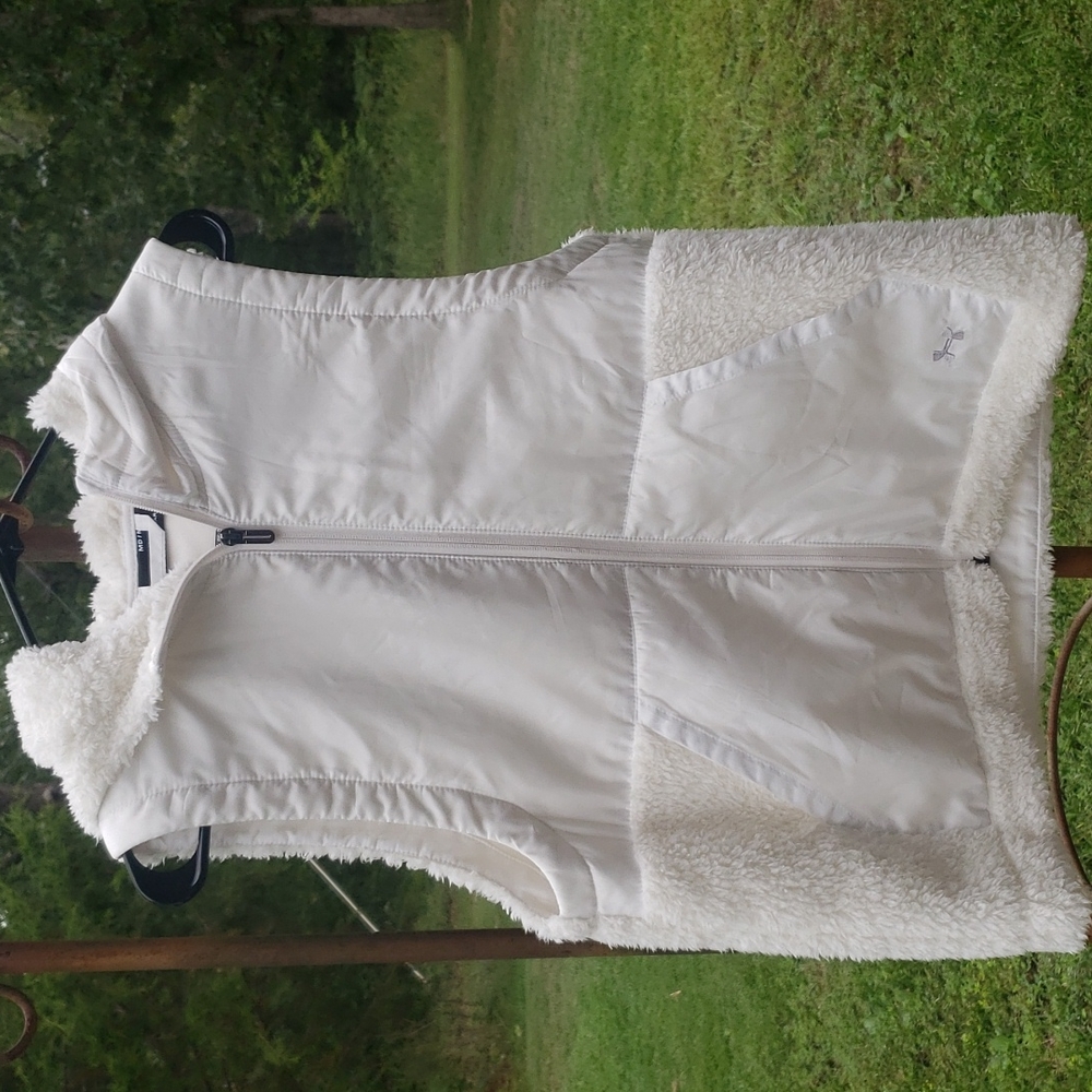 UA Sherpa & Nylon vest